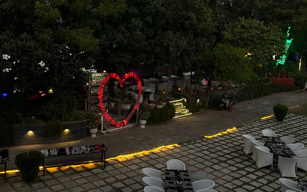 Udaipur Date Night Guide: 7 Ways to Make Dinner Unforgettable at a Lakeview Restaurant